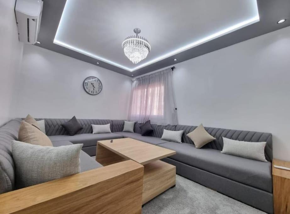 Apartment Appt New 4 Bed Upto 8 Aircon 7min Tangier